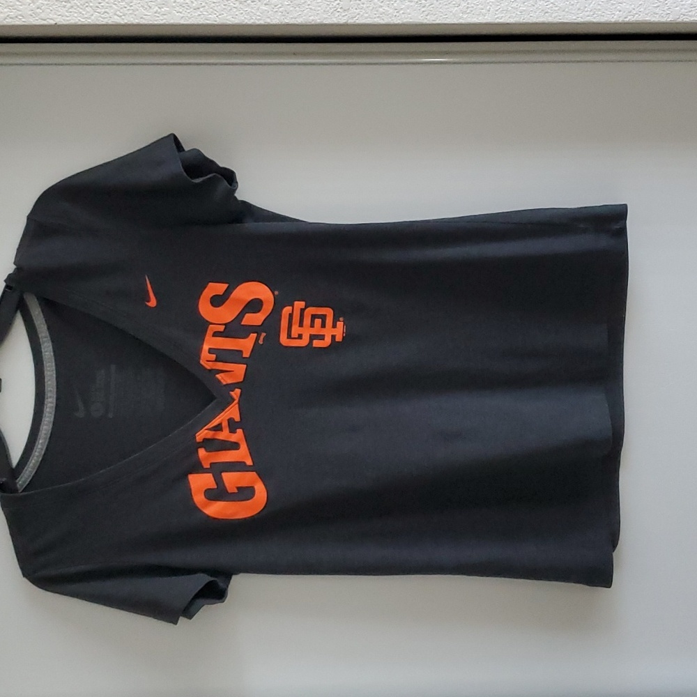 Giants tee